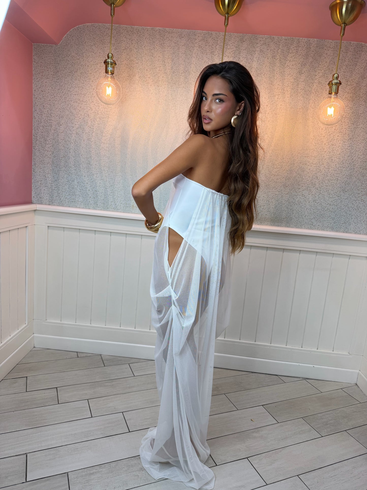 ABITO WHITE PARTY