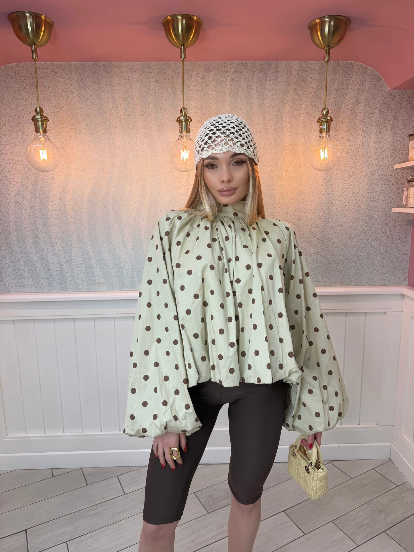 CAMICIA POIS APERTA DIETRO BEIGE E MARRONE