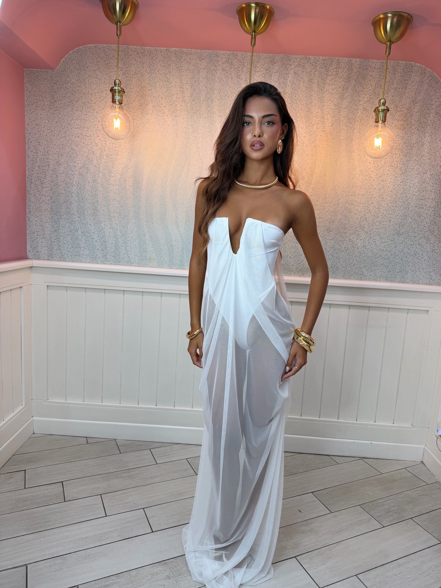 ABITO WHITE PARTY